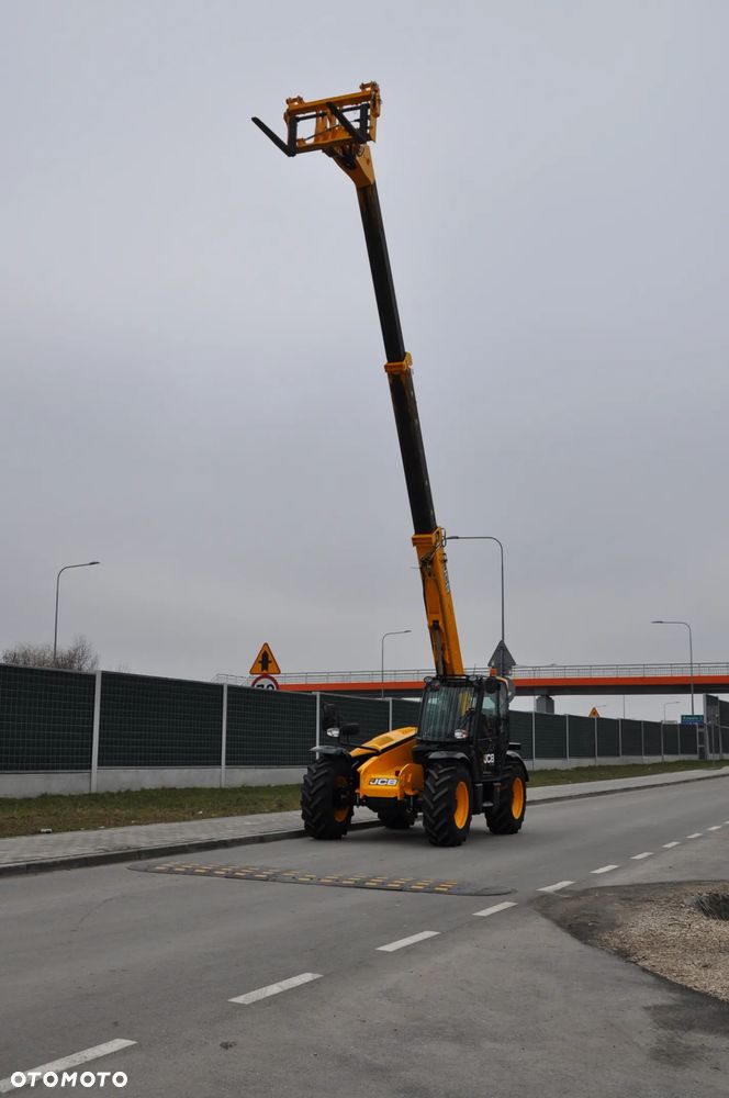 JCB 535-95 ŁADOWARKA TELESKOPOWA STAGE V 109 KM Mało MTG 572 Udźwig 3500 kg WYSOKOŚĆ ZAŁADUNKU 9,5 m Jak Nowa Klimatyzacja Widły do palet Szybkozłącze hydrauliczne - 9