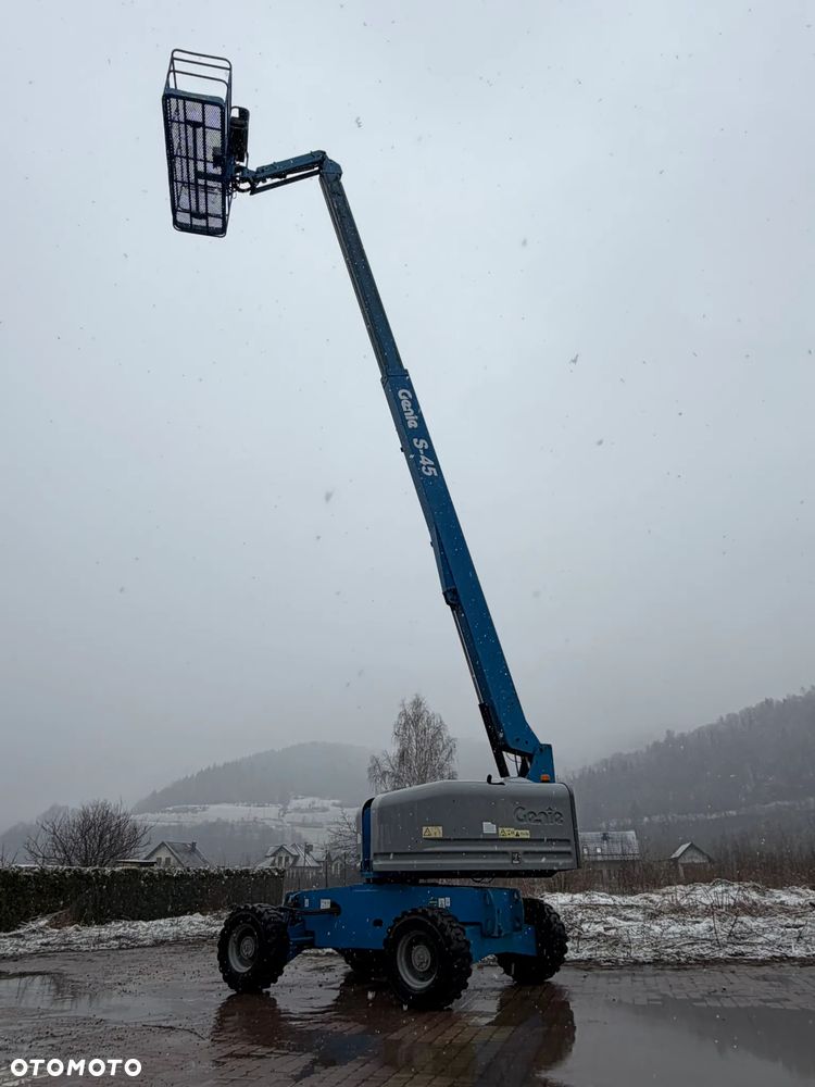 Genie S-45 Zwyżka Podnośnik Teleskopowy terenowy 4x4 wysokość 16 m Silnik DEUTZ. Maszyna jak Nowa z Urzędu Norweskiego Komuny! 2016 rok. Spalinowo- elektryczna Zadbana. Zero luzów wycieków! Okazja! 2 x Sterowanie maszyną góra i dół. Przetwornica gniazdo 220 volt. Poziomowanie oraz obrót kosza! OKAZJA. Aktualna Dekra Do 2027 roku !!! - 32