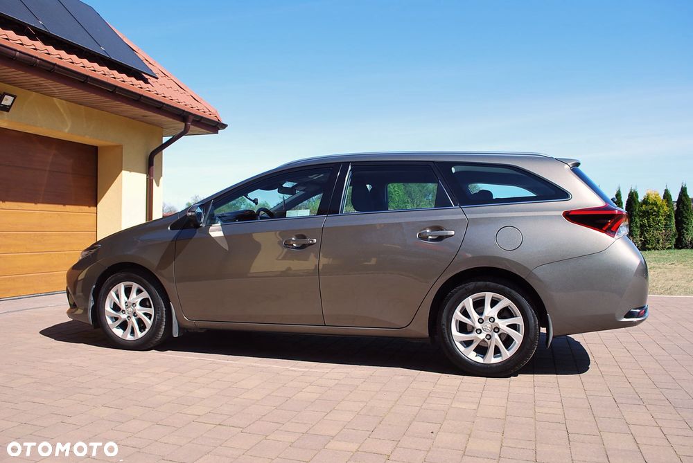 Toyota Auris 1.6 Premium - 4
