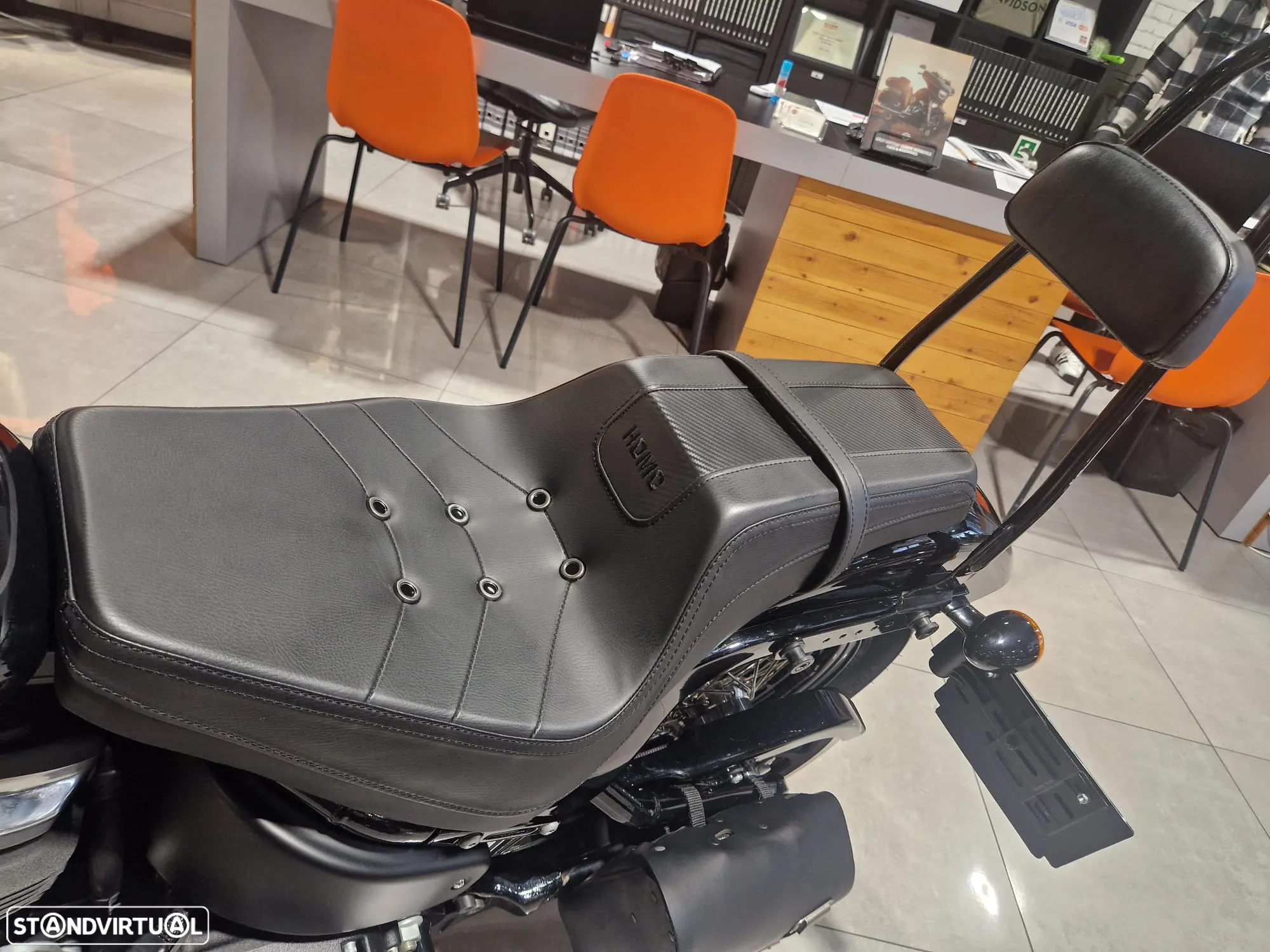 Harley-Davidson Softail STREET BOB 107 - 8