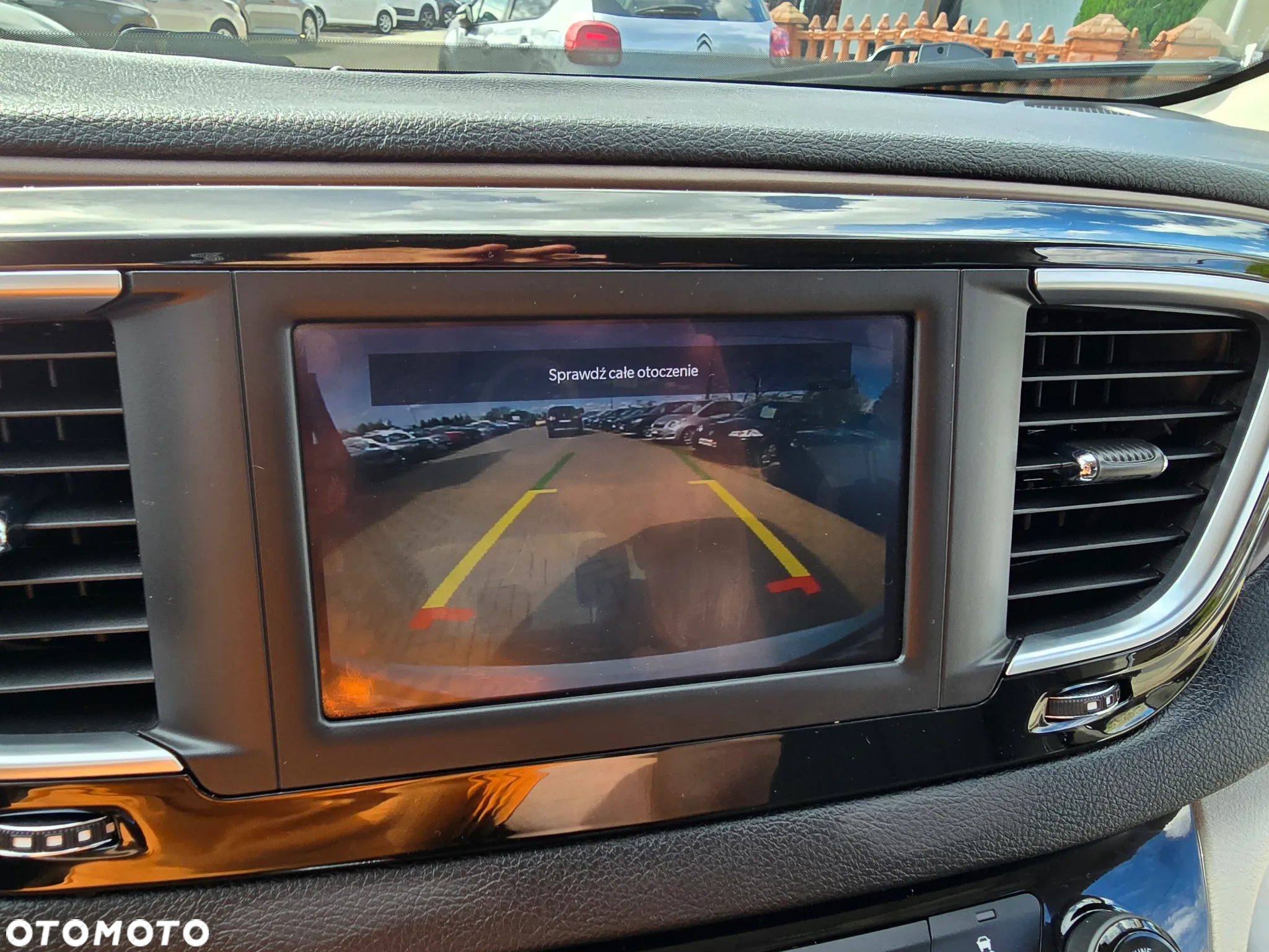 Chrysler Pacifica - 35