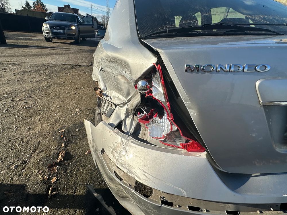 Ford Mondeo 1.8 Ambiente - 11