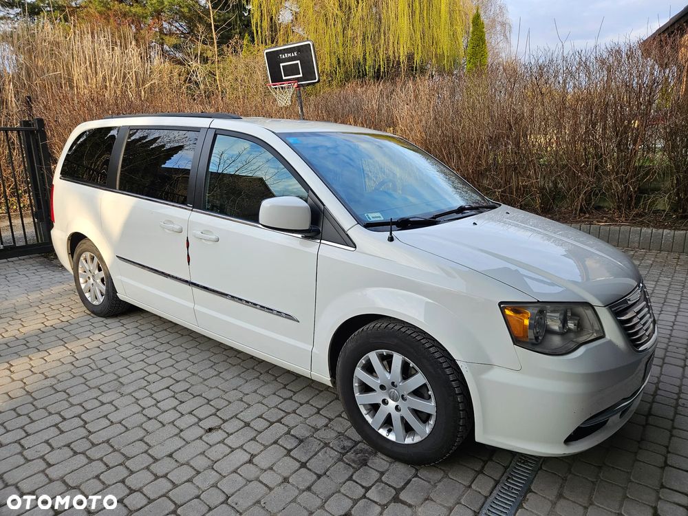 Chrysler Town & Country - 6