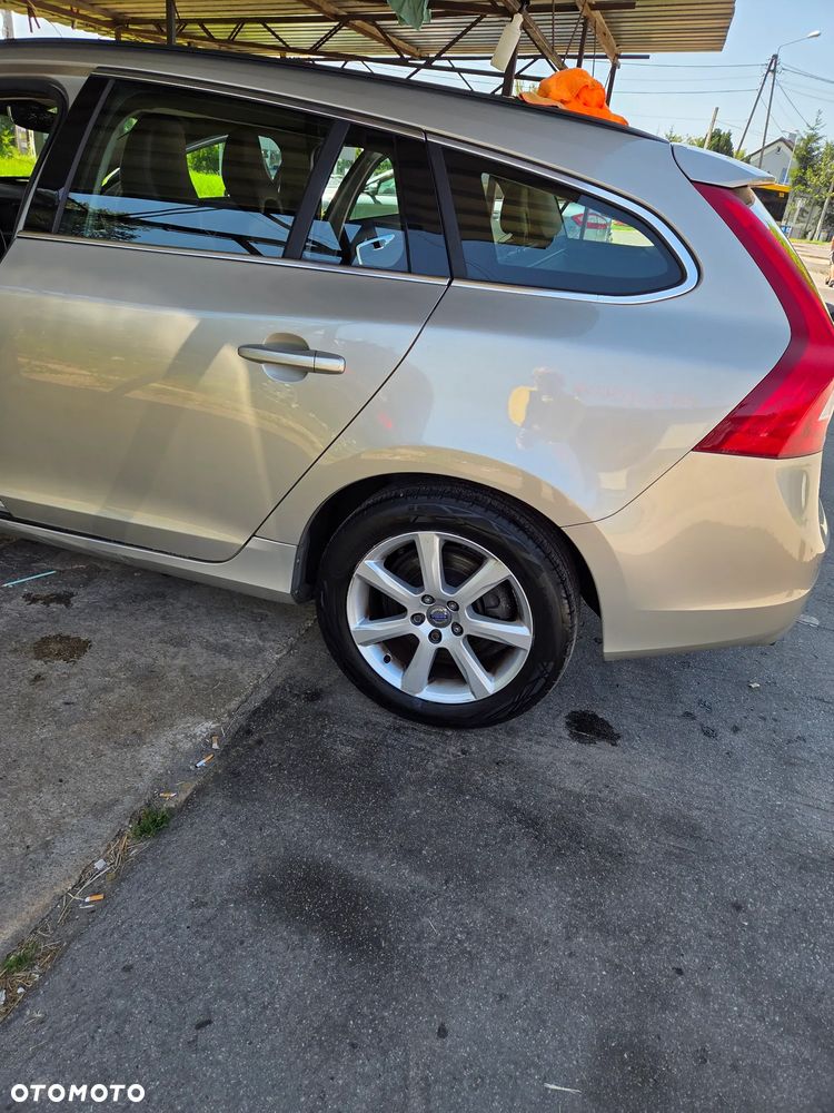 Volvo V60 D2 Drive-E Kinetic - 3