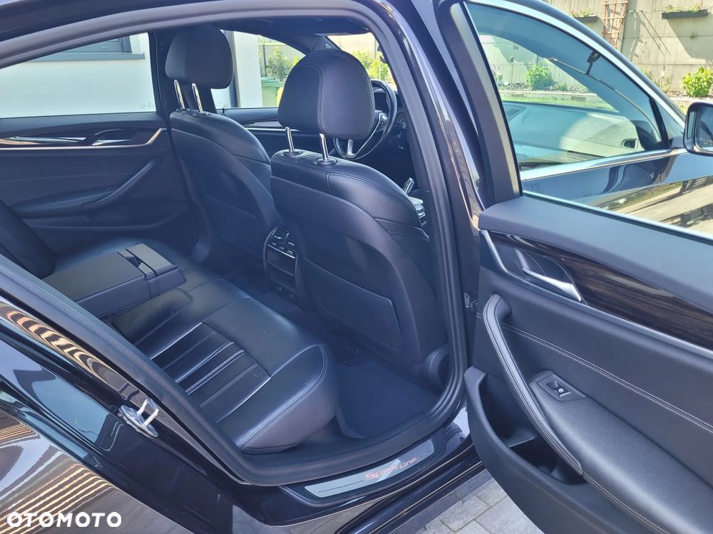 BMW Seria 5 530i xDrive Sport Line - 14