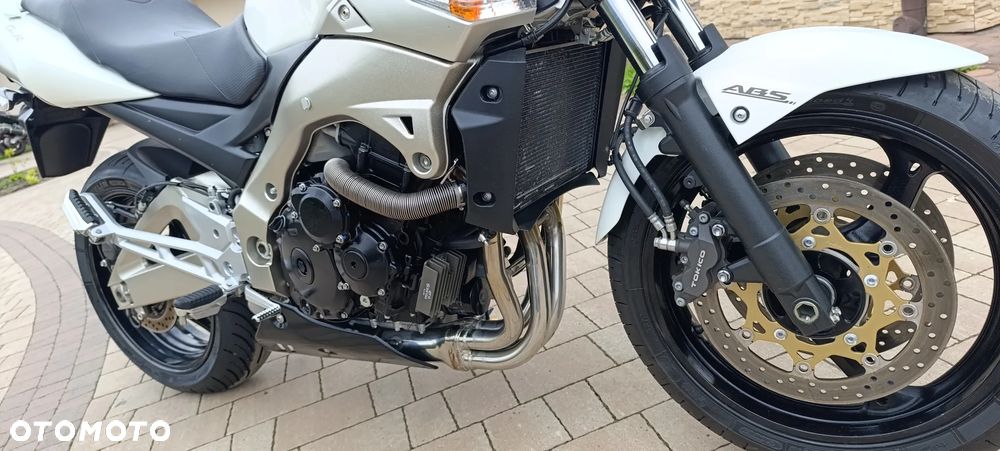 Suzuki GSR - 31