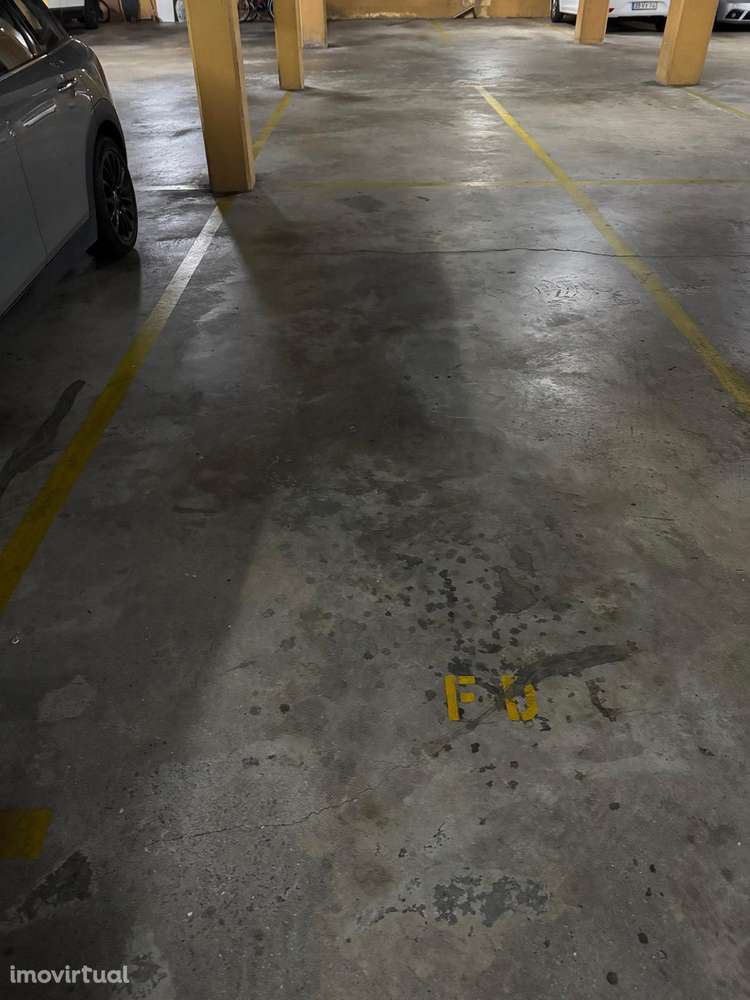 Lugar de garagem junto ao metro - Grande imagem: 2/3