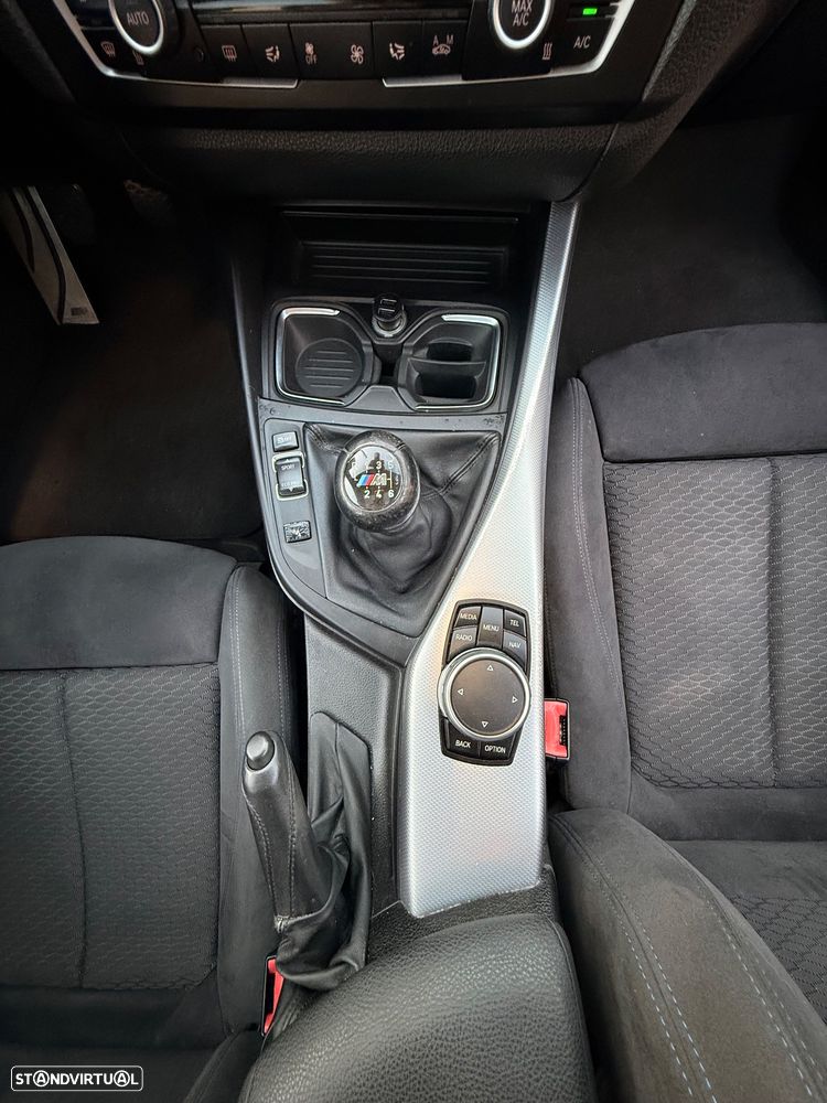 BMW 118 d Pack M - 19