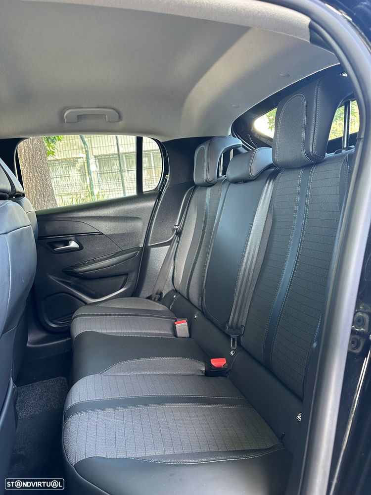 Peugeot e-208 Allure - 17