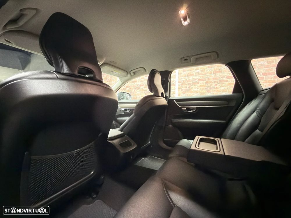 Volvo V90 Cross Country 2.0 D4 Pro AWD Geartronic - 11