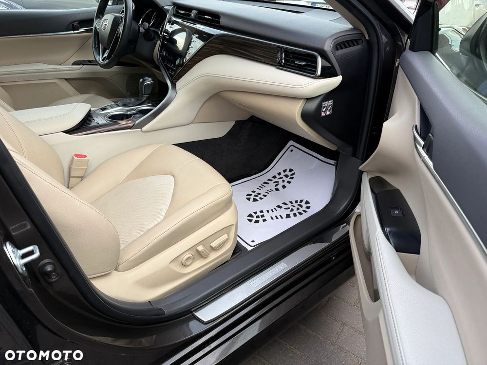 Toyota Camry 2.5 Hybrid Executive CVT - 16