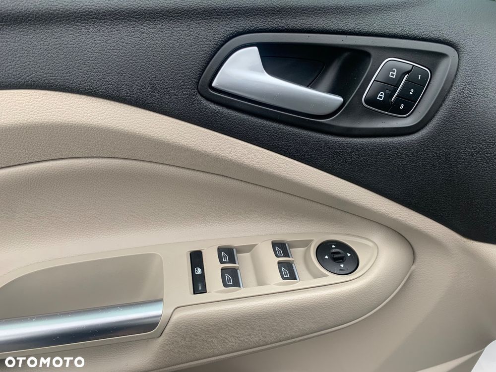 Ford Escape 2.0 EcoBoost AWD Titanium - 31