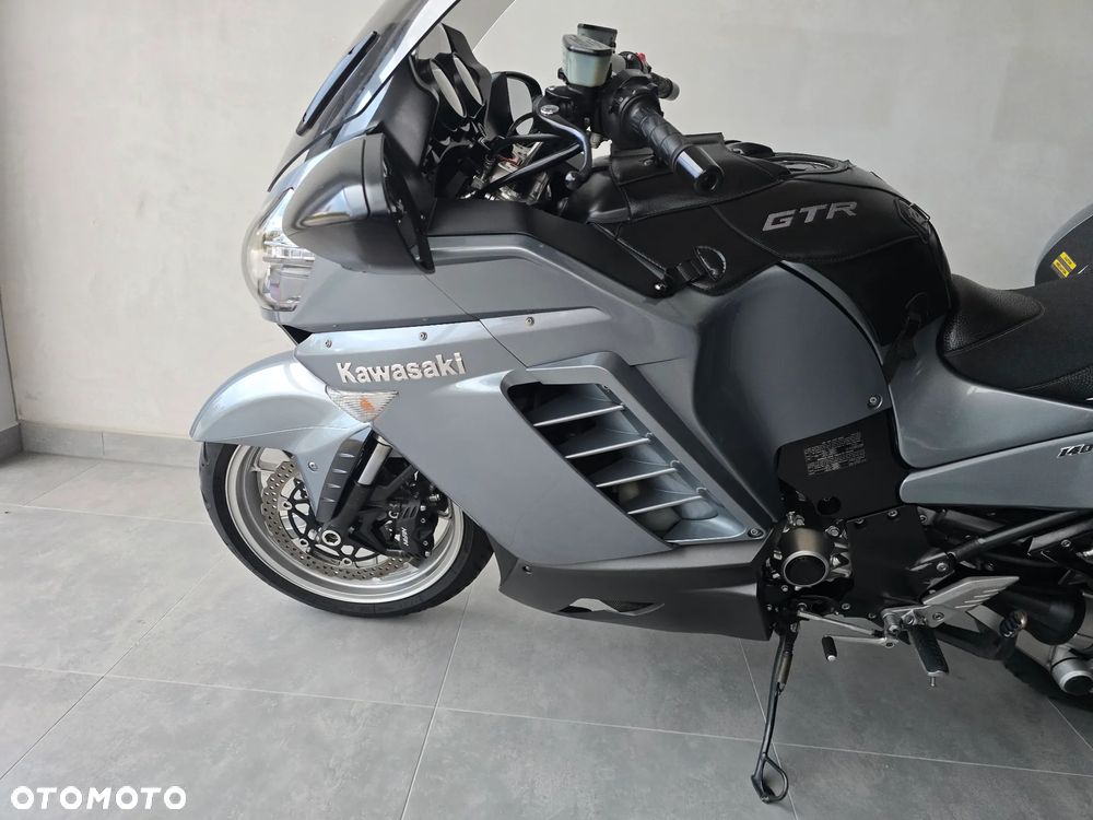 Kawasaki GTR - 16