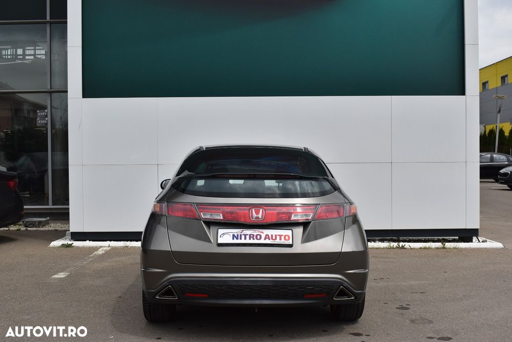 Honda Civic 1.8 S - 6
