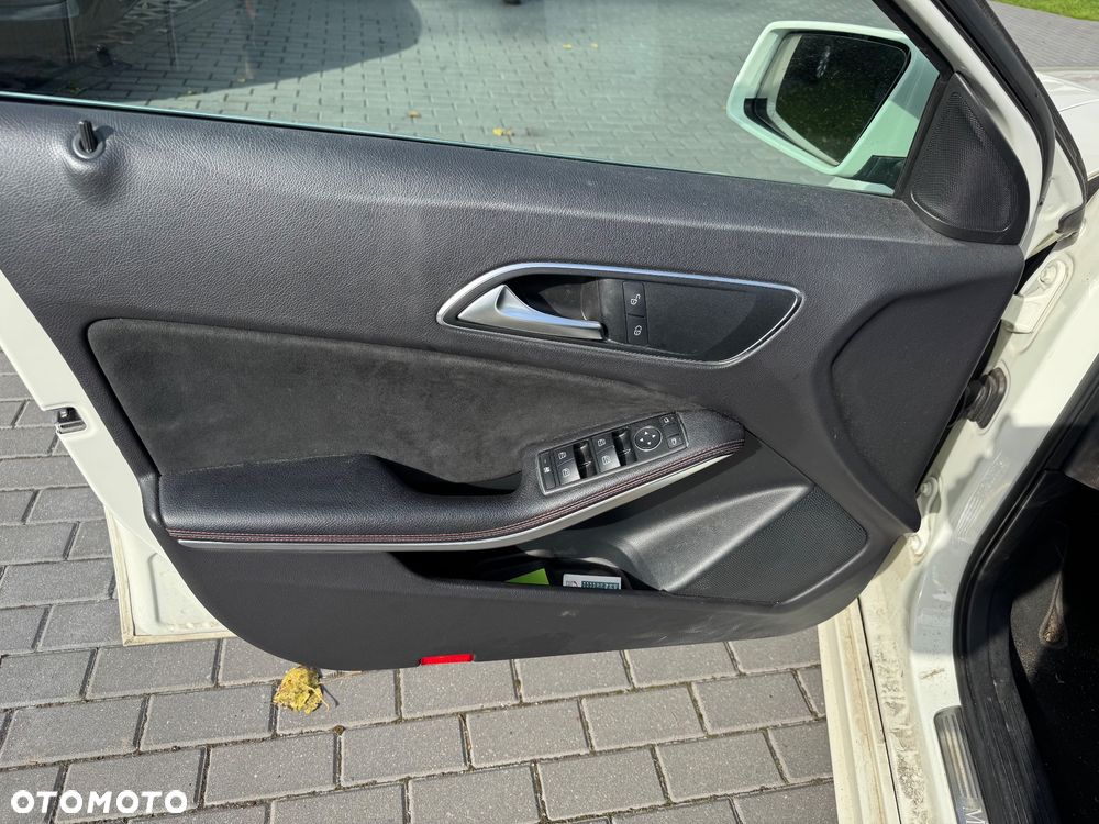 Mercedes-Benz Klasa A 180 (BlueEFFICIENCY) 7G-DCT AMG Sport - 23