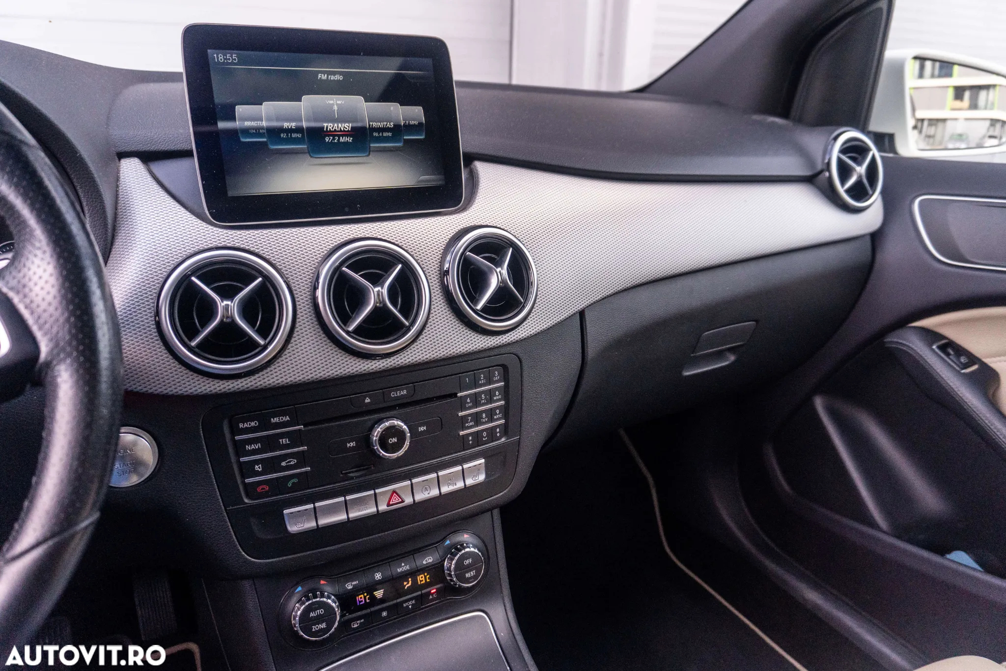 Mercedes-Benz B - 17