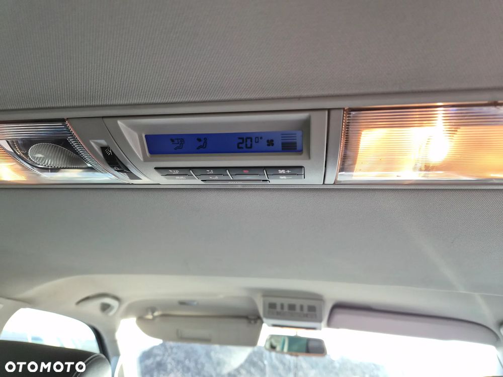 Volkswagen Multivan - 16