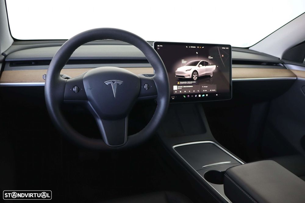 Tesla Model Y - 21