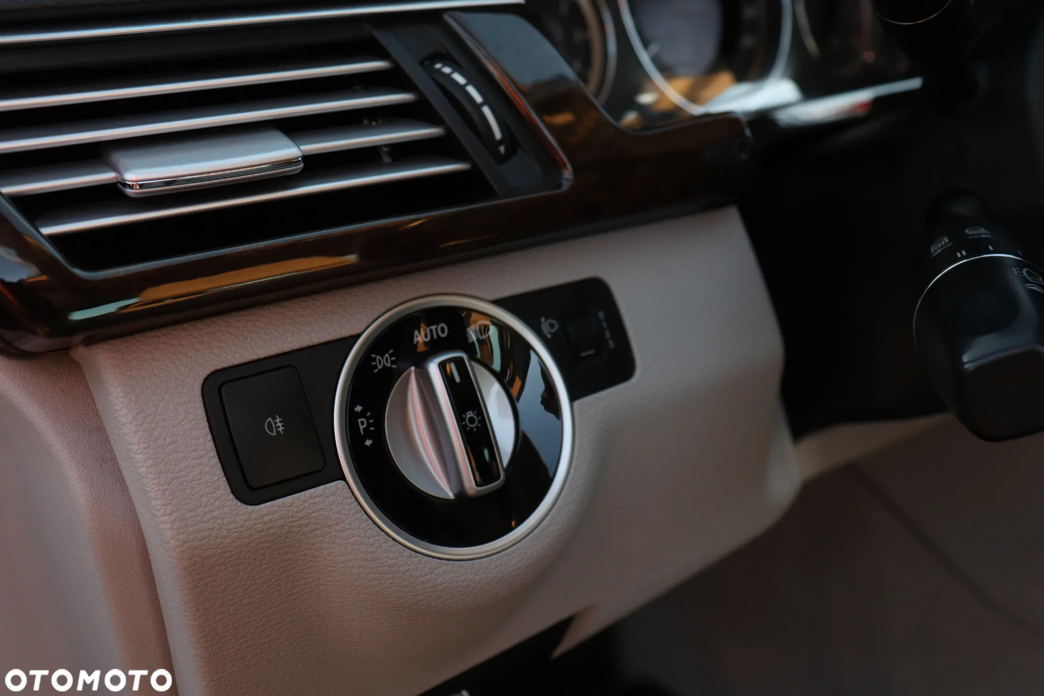 Mercedes-Benz Klasa E 200 CGI BlueEFFICIENCY 7G-TRONIC - 13