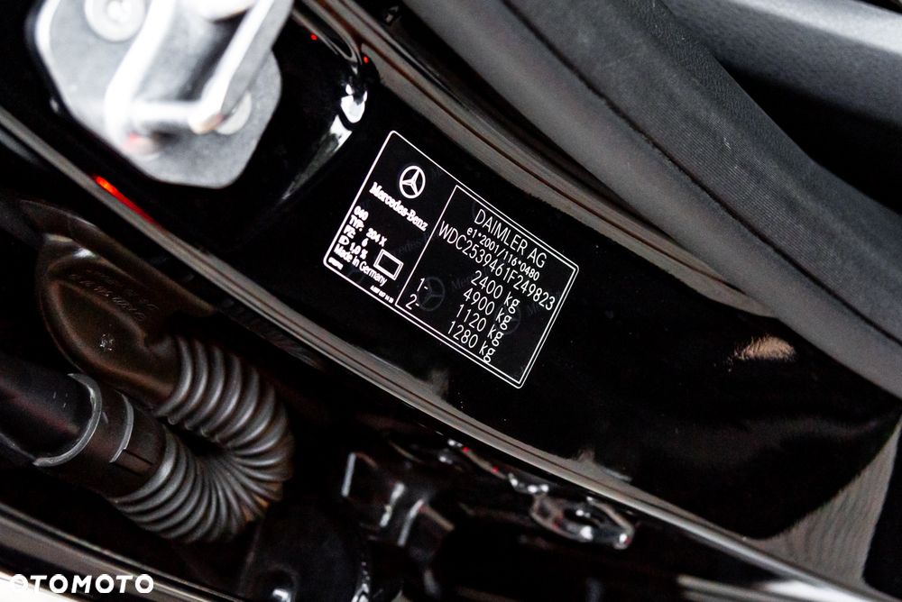 Mercedes-Benz GLC 250 4Matic 9G-TRONIC AMG Line - 29