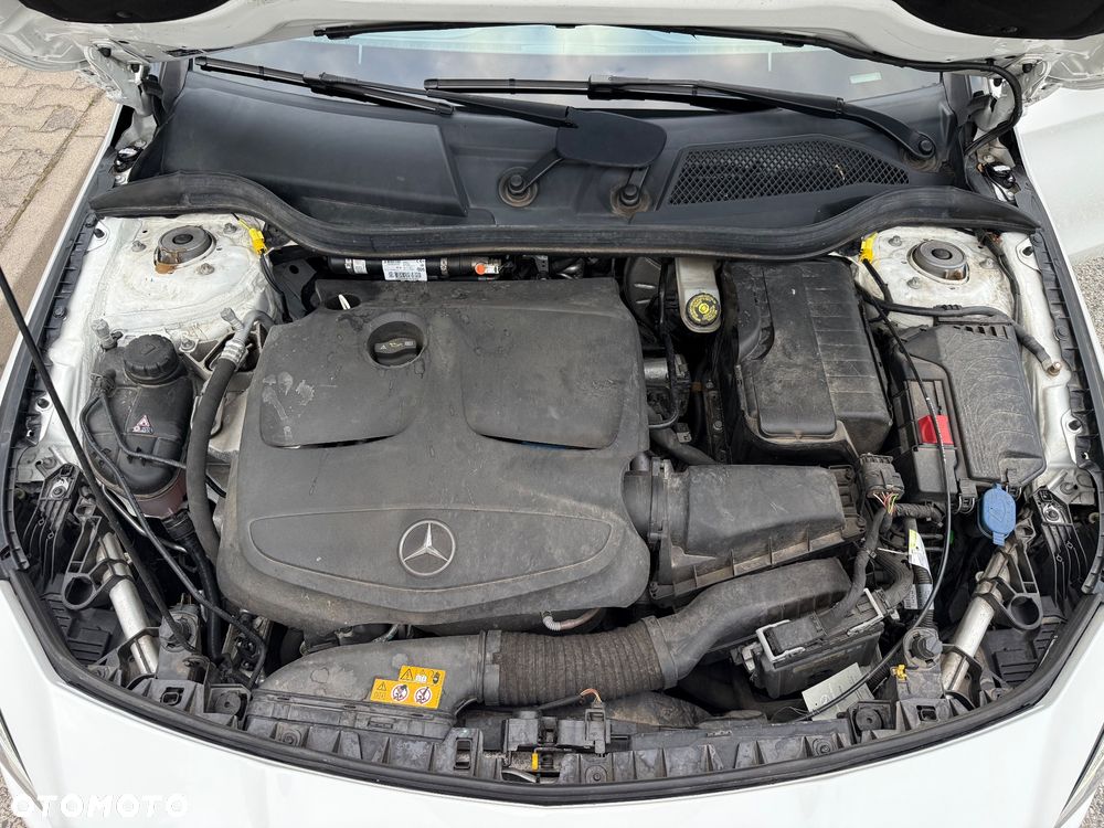 Mercedes-Benz CLA 180 7G-DCT Peak Edition - 36
