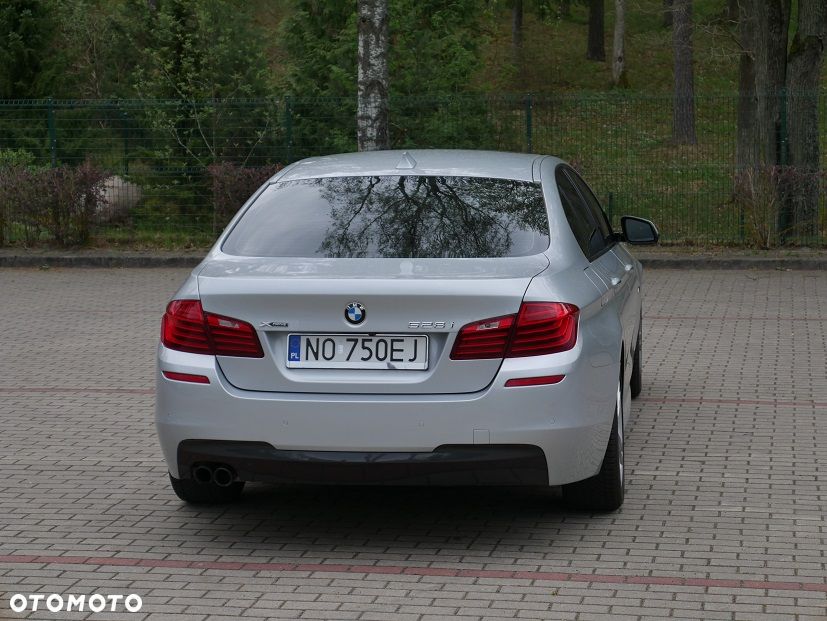 BMW Seria 5 528i xDrive Sport-Aut Luxury Line - 4