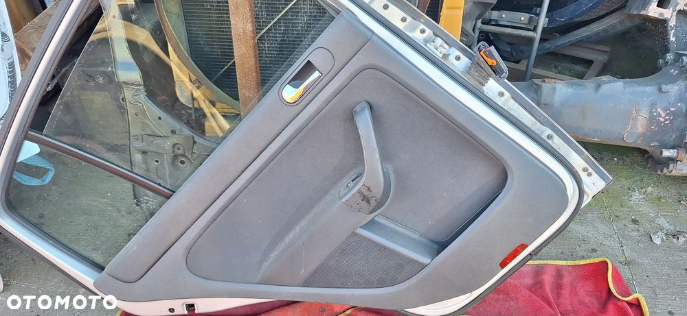 Volkswagen Golf V+ Hatchback Drzwi Tył Tylne Lewe Kod Lakieru LA7W - 37