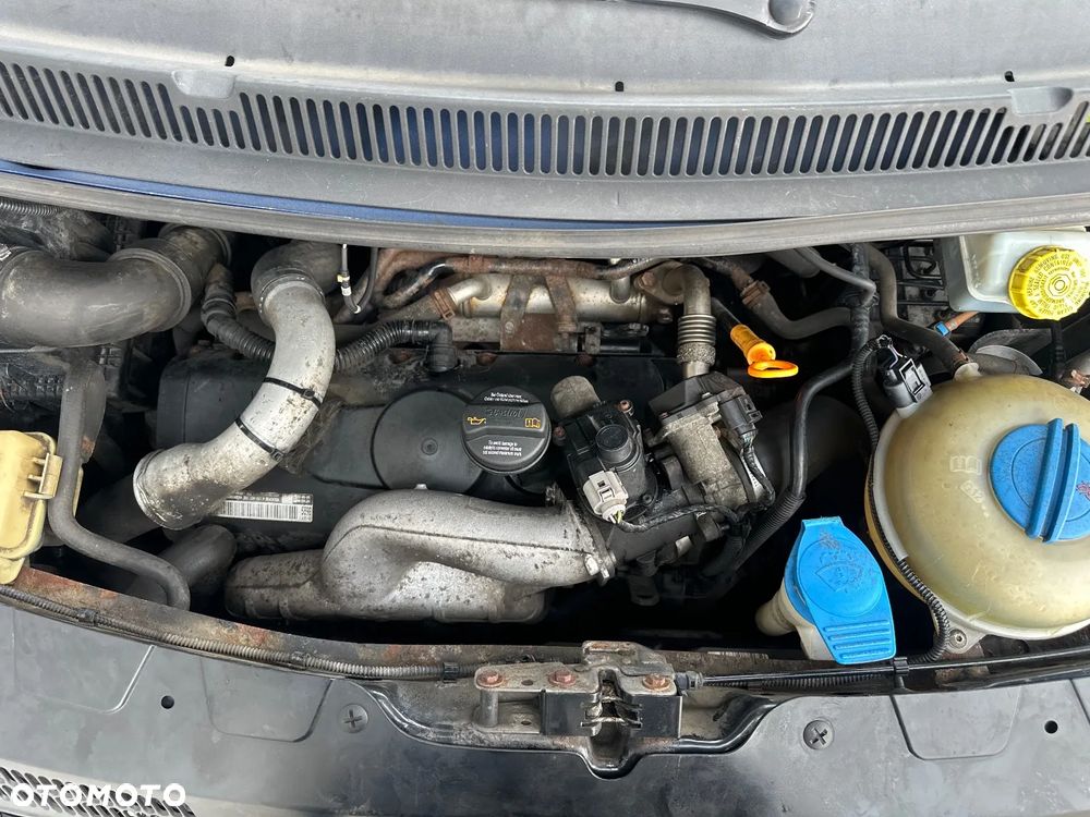 Volkswagen Caravelle - 11