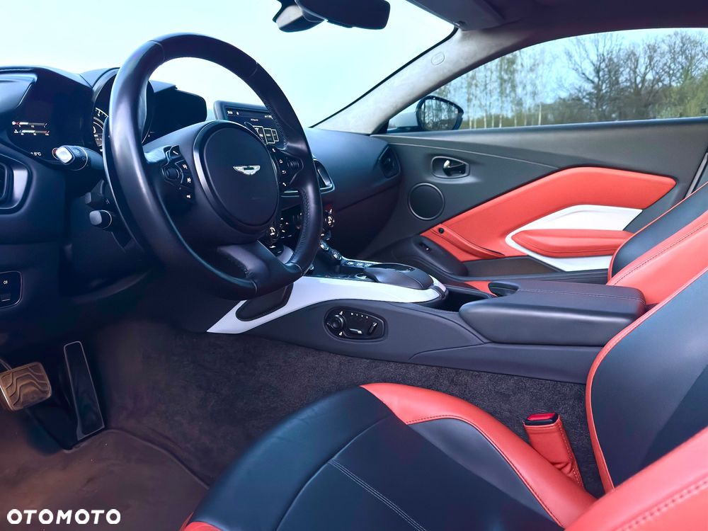 Aston Martin Vantage - 26