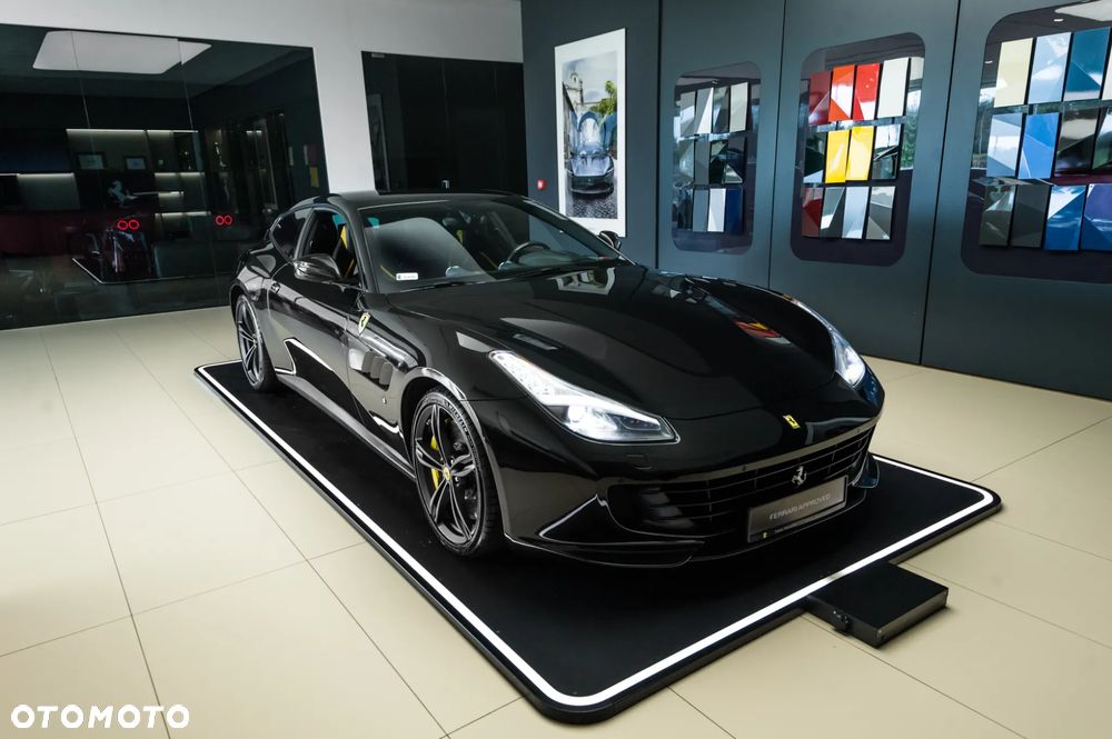 Ferrari GTC4Lusso - 12
