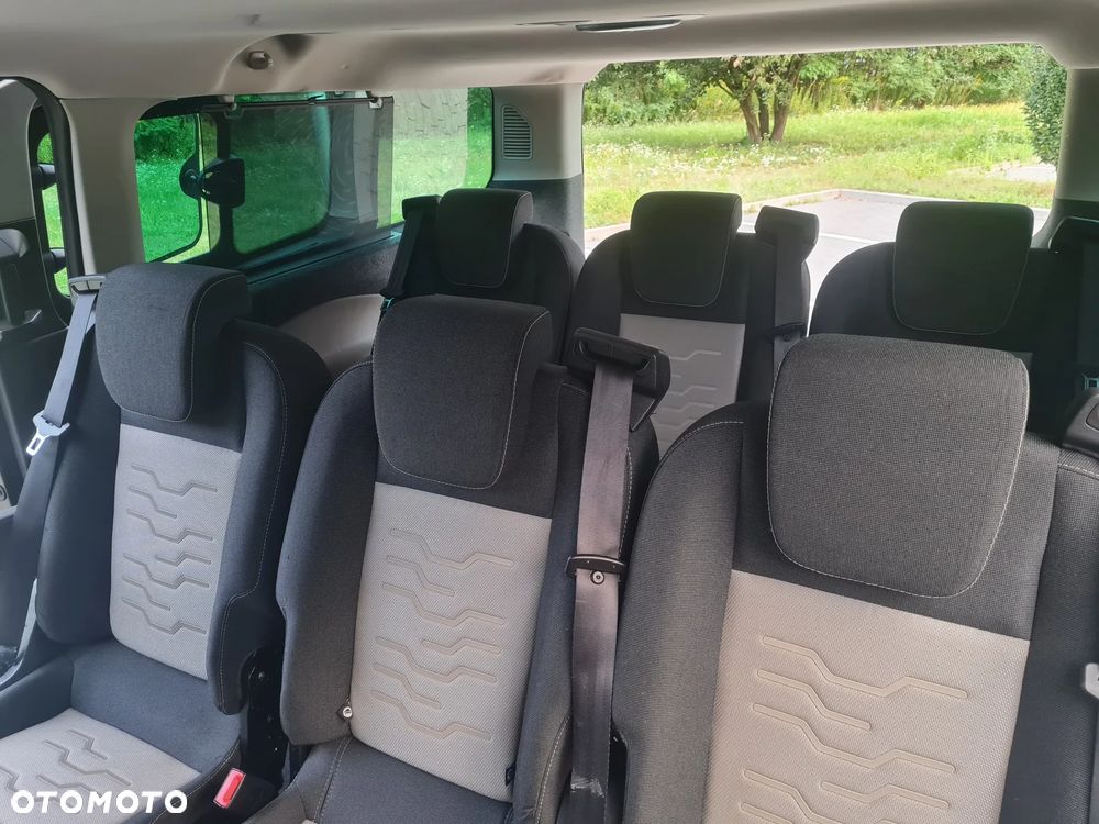 Ford Tourneo Custom - 24