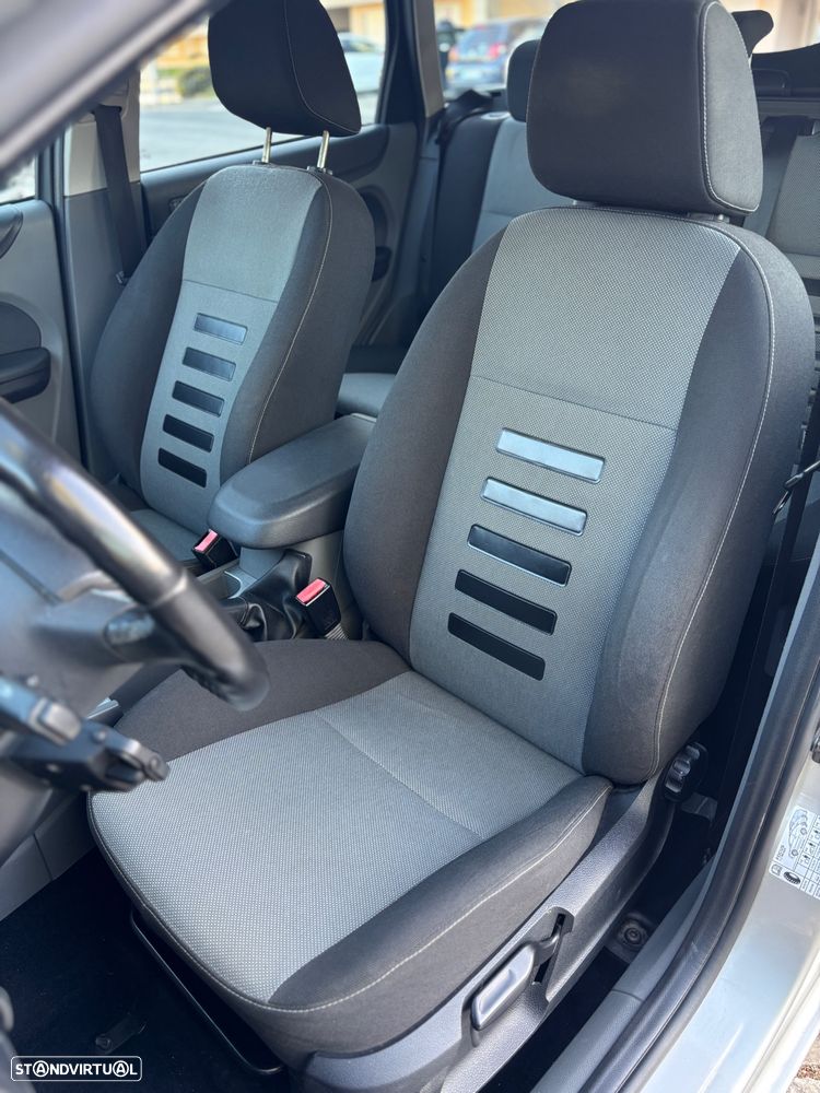Ford Focus SW 1.6 TDCi Ghia - 10