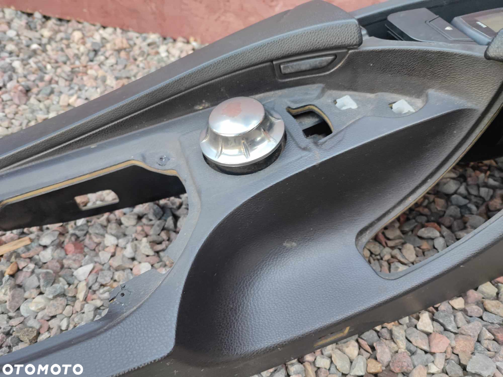 BMW E60 / E61 / E60LCI / E61LCI ORYGINALNY SKÓRZANY PODŁOKIETNIK /TUNEL ŚRODKOWY + GUZIK I-DRIVE + TELEFON O NR. 9 191 771 / 9 132 650 / 7 059 977 OEM W STANIE BARDZO DOBRYM - 9