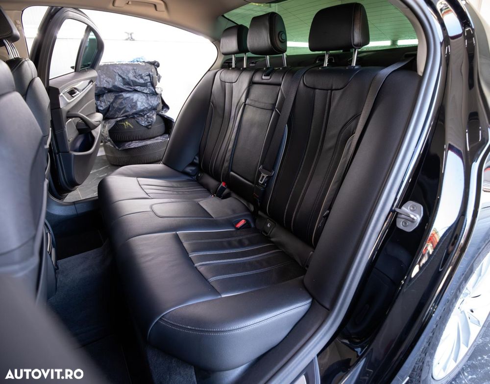 BMW Seria 5 520i AT - 15