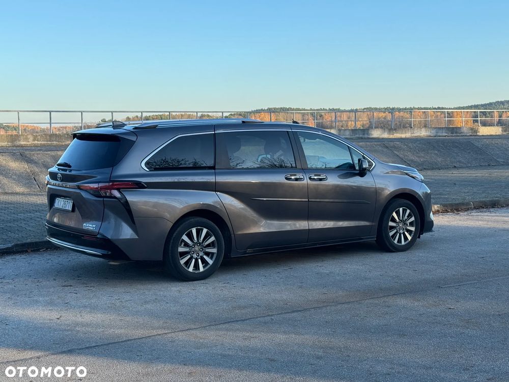 Toyota Sienna - 11