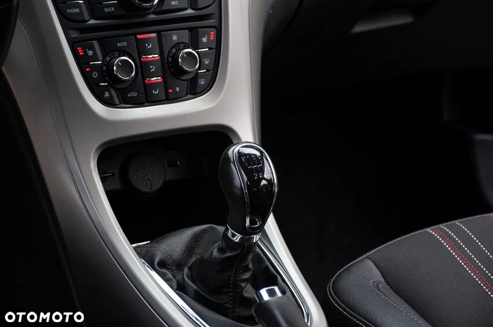 Opel Astra 1.6 Turbo 150 Jahre - 34