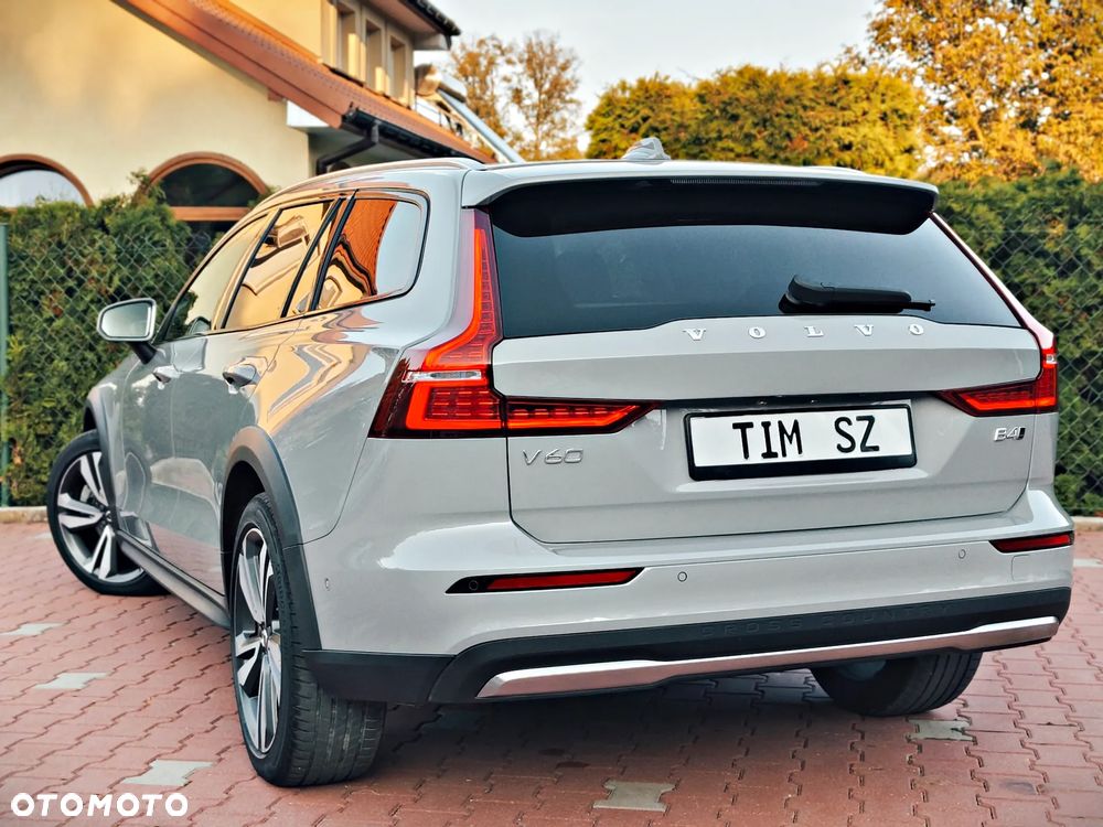 Volvo V60 Cross Country B4 D AWD Ultimate - 13