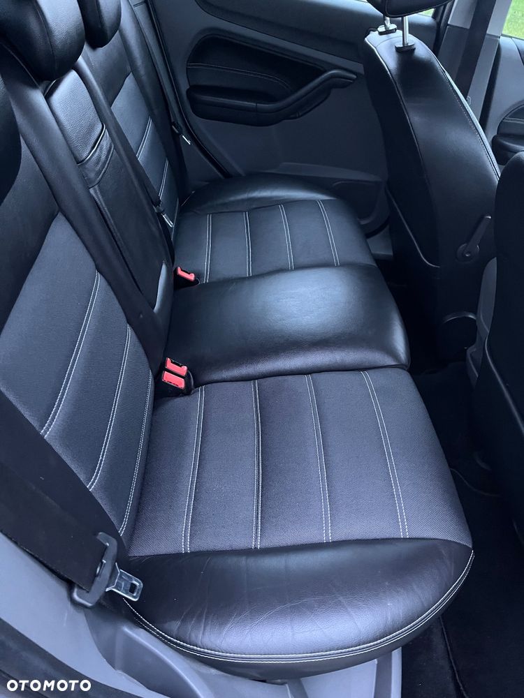 Ford Focus 1.8 Ghia - 23