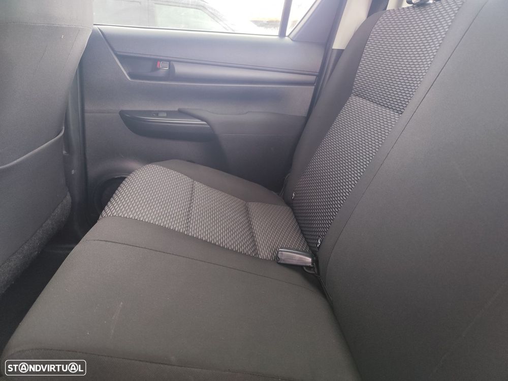 Toyota Hilux 2.4 D-4D 4WD CD Tracker - 29