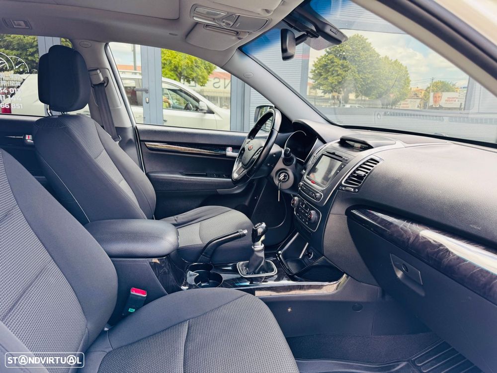 Kia Sorento 2.0 CRDi TX Tecto Panorâmico - 18