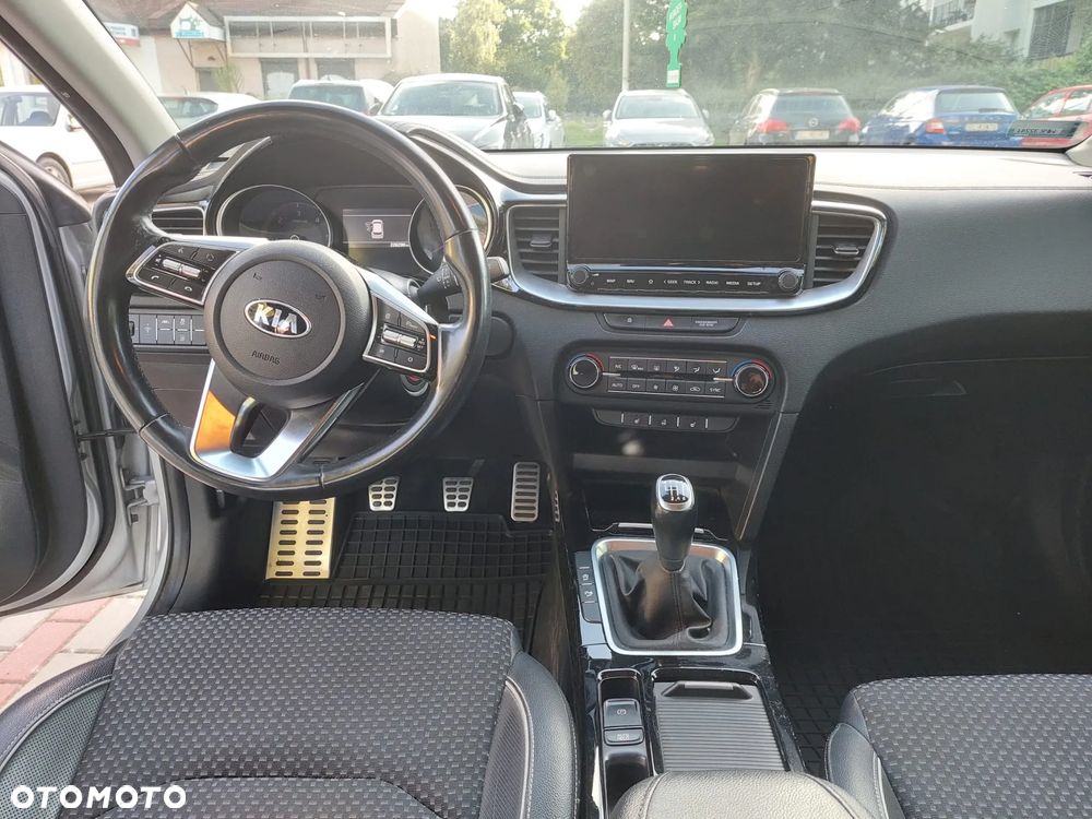 Kia Ceed - 11