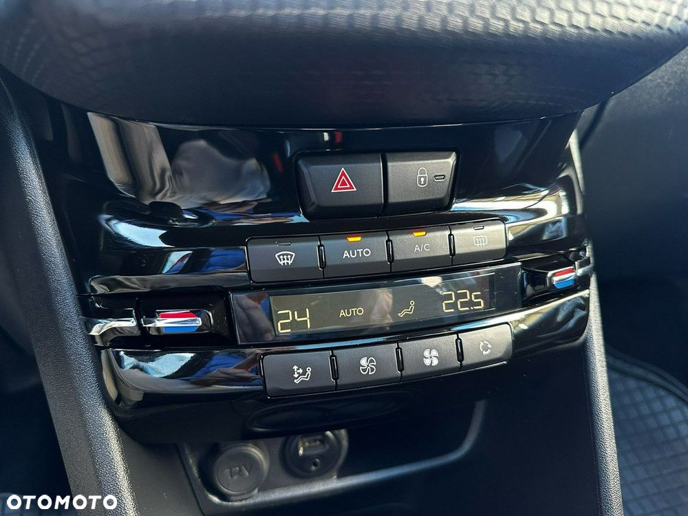 Peugeot 2008 1.2 Pure Tech Allure S&S - 27