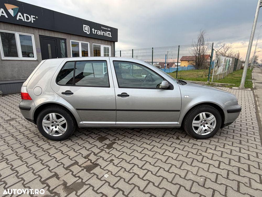 Volkswagen Golf - 22