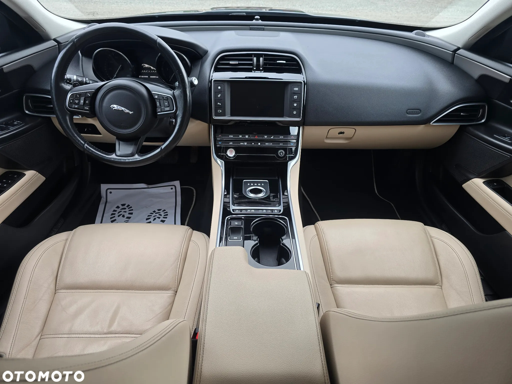 Jaguar XE 20d Prestige - 17