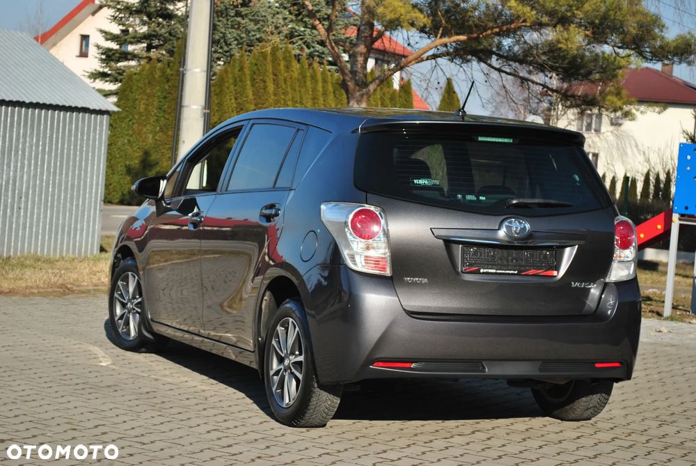 Toyota Verso 1.6 Premium 7os - 11