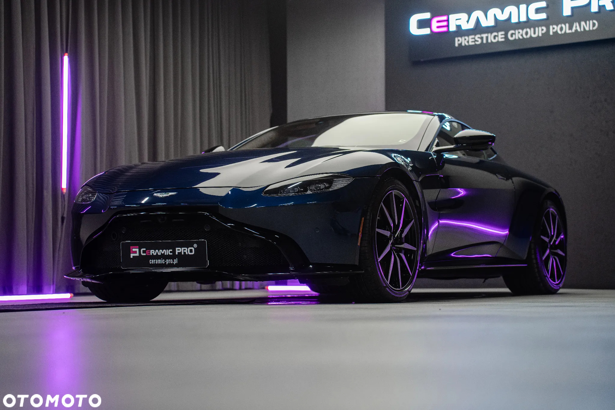 Aston Martin Vantage - 9
