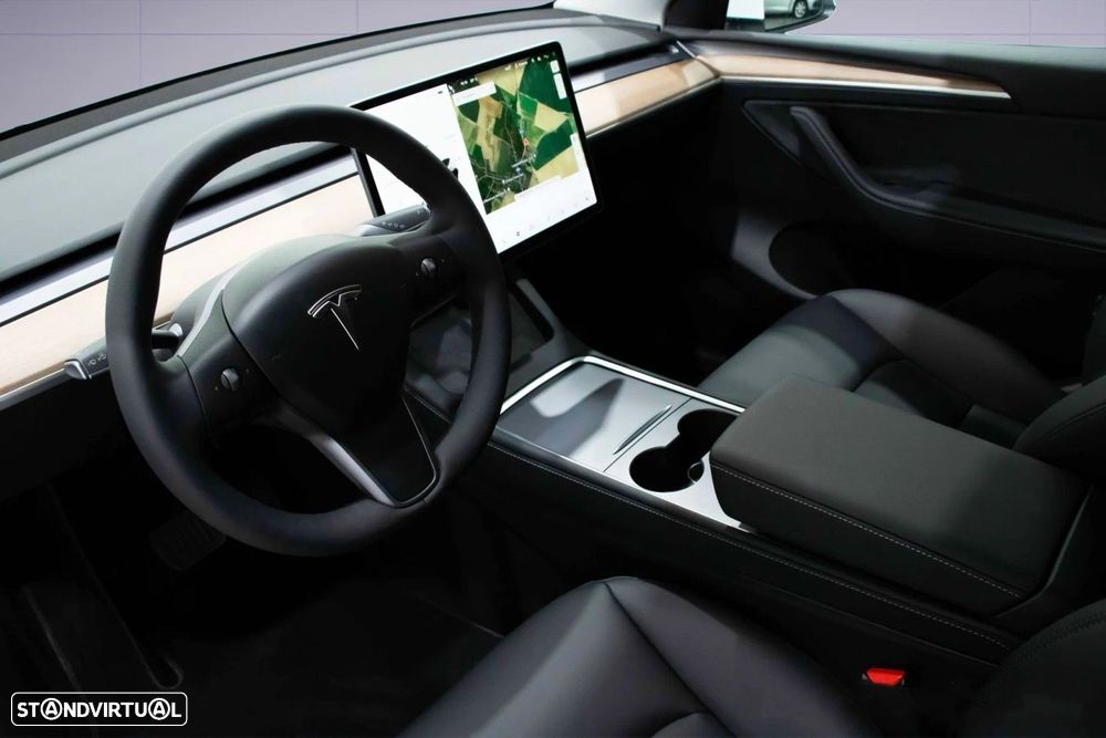 Tesla Model Y - 9