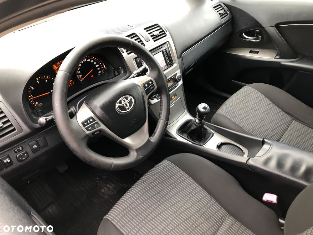 Toyota Avensis - 18