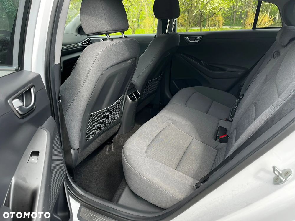 Hyundai IONIQ - 19