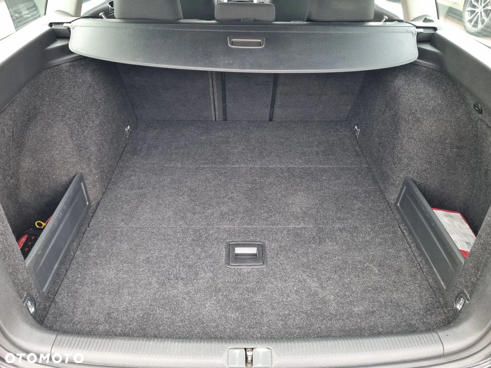 Volkswagen Passat 1.6 TDI DPF BlueMot Comfortline - 23
